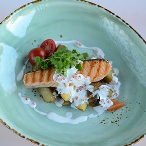 Филе семги в сливочно-икорном соусе