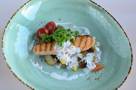 Филе семги в сливочно-икорном соусе