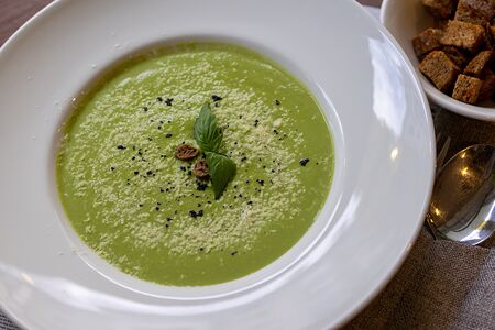 Крем-суп брокколи со шпинатом