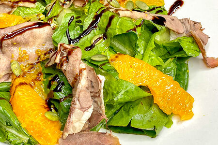 Салат с говьяжим языком и цитрусами