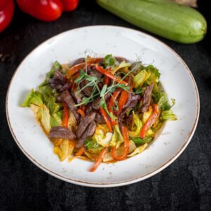 Теплый салат с телятиной