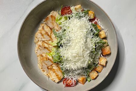 Цезарь с куриным филе