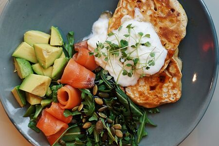 Чили-панкейки с лососем