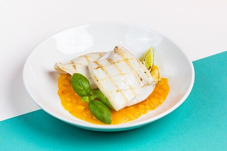 Кальмар гриль с цукини