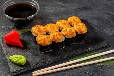 Запеченный мини-ролл с тамаго