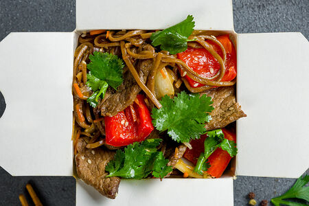 По Китайски с говядиной с лапшой соба