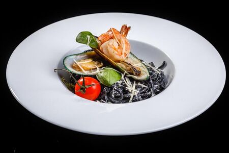 Паста с чернилами каракатицы