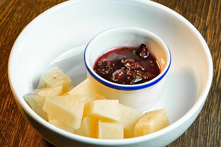 Сыр пармезан с медом