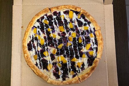 Пицца сладкая смородина