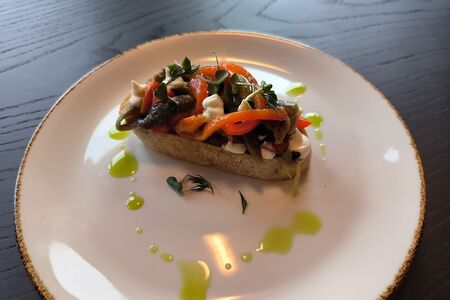 Брускетта с овощами