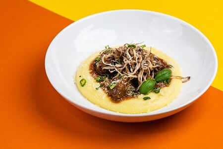 Щёчки телячьи в соусе демиглас