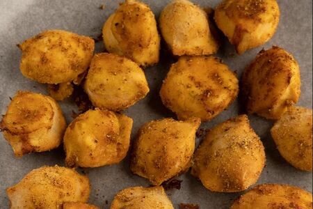 Запеченные пельмени с грибами с сыром