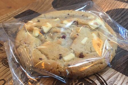 Печенье Кукис с белым шоколадом и малиной