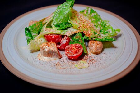 Теплый салат с диким лососем