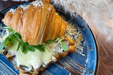 Круассан с жюльеном