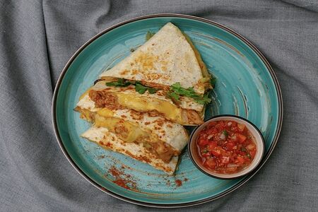 Кесадилья классическая с курочкой