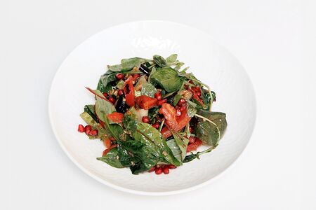Салат с печеными овощами, грецким орехом и гранатом
