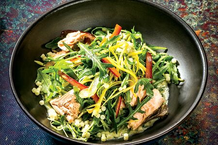 Салат с лососем из собственной коптильни