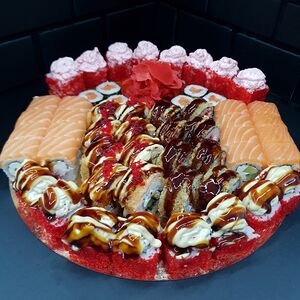 Торт из роллов 62 шт