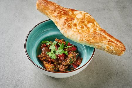 Аджапсандали с грузинским хлебом