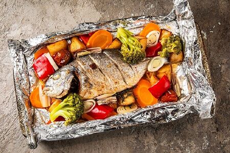 Форель, запеченная с овощами