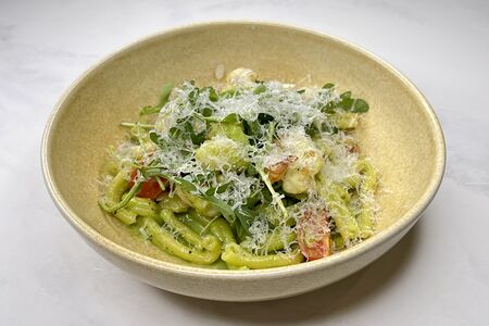 Казаречче с креветками и рукколой