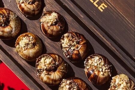 Улитки по-лимузински в ореховом соусе