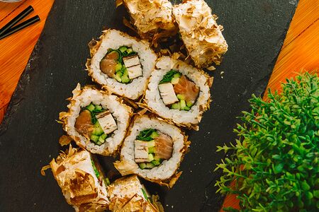 Бонито с копчёным лососем