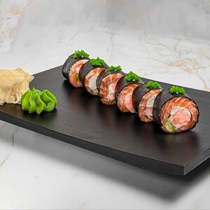 Ролл Сашими с креветкой, авокадо и лососем