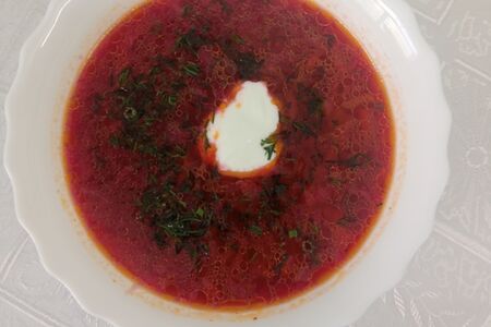 Борщ с говядиной со сметаной