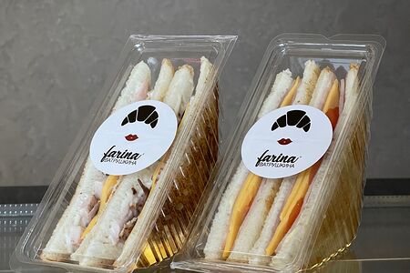 Сэндвич с копченой курицей и беконом