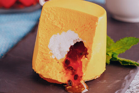 Воздушный десерт Манго-маракуйя