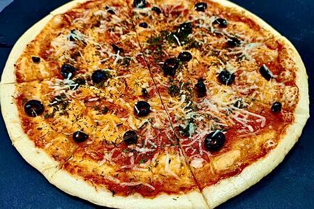 Фокачча с соусом наполи