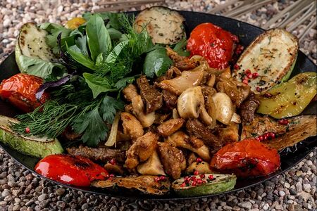 Садж из вырезки телятины и куриного бедра