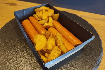 Дольки с двумя колбасками