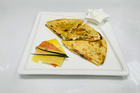 Кесадилья с лососем