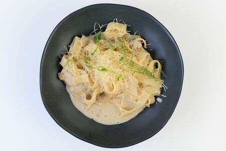 Фетучини с курицей и грибами