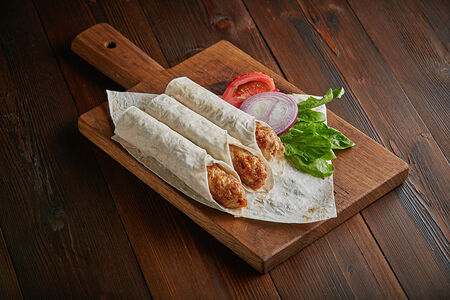 Люля-кебаб из курицы в тонком лаваше