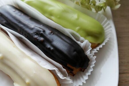 Мини-эклер с шоколадом