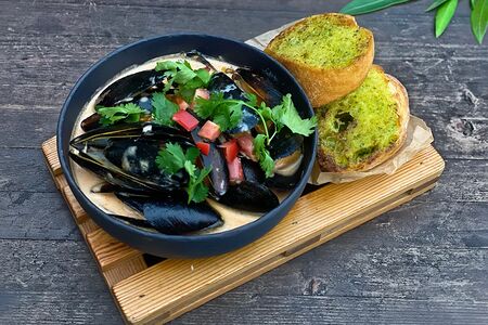 Мидии в соусе том ям