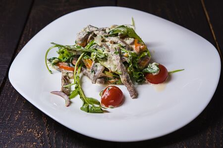 Тёплый салат с телячьим языком