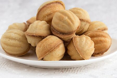 Орешки с вареной сгущенкой и грецким орехом