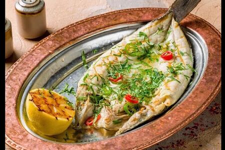 Сибас на пару с пряными травами