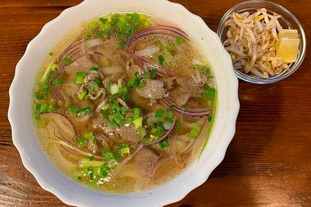 Фо Бо с говядиной и рисовой лапшой