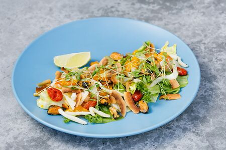 С морепродуктами и манго