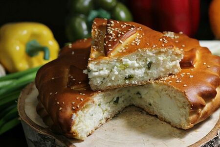 Мини пирог с Адыгейским сыром и луком