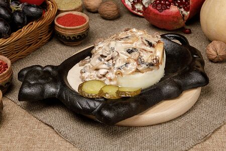 Бефстроганов с картофельным пюре