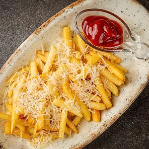 Картофель фри с пармезаном