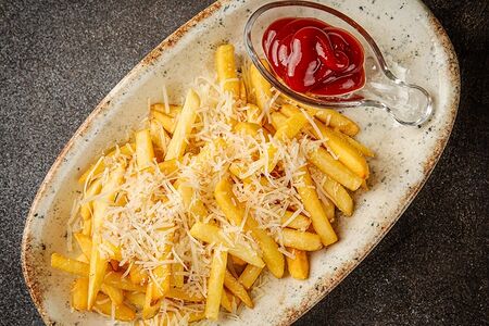 Картофель фри с пармезаном