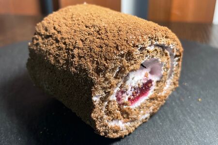 Рулет вишневый